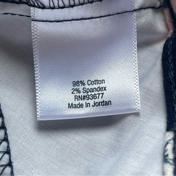 St. John's Bay Women's Floral Print Navy Capri Pants Size 16W - Picture 5 of 7